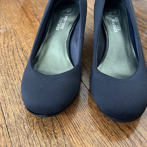 Round toe kitten heel navy blue pumps - Picture 2 of 7